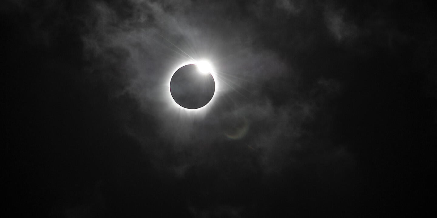 Eclipse solaire totale entre Méditerranée et Atlantique